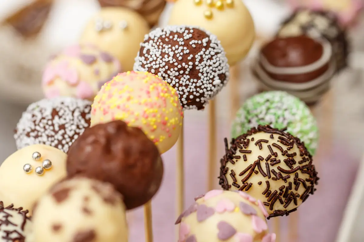 Is It Better to Use Candy Melts or Chocolate for Cake Pops?